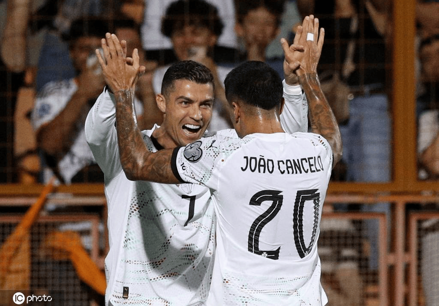 包含C罗巅峰对决,科维托娃与50激战TL分钟,突破纪录胜负难料!的词条 包含C罗巅峰对决,科维托娃与50激战TL分钟,突破纪录胜负难料!的词条