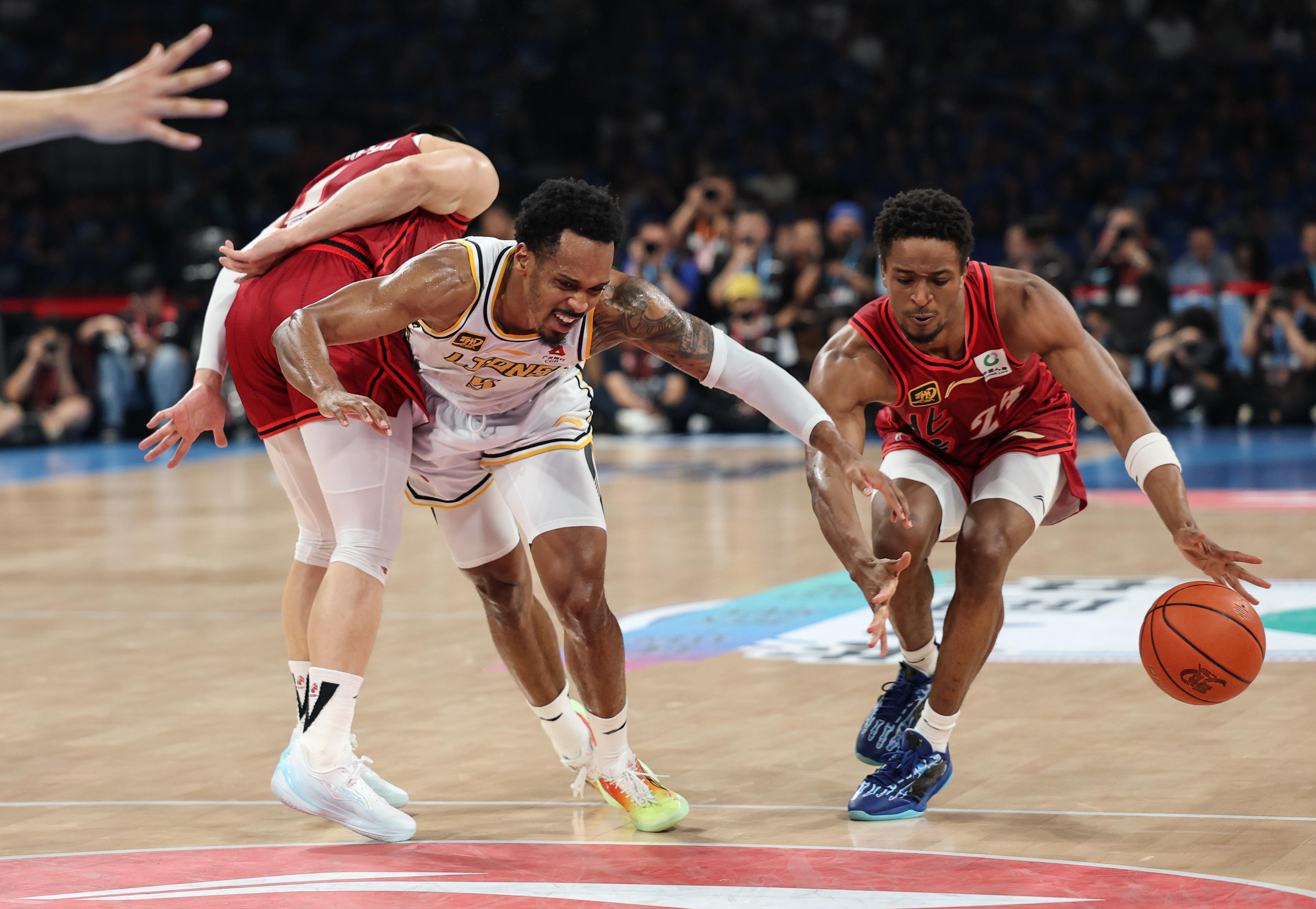 包含加时末段突围战来临，新疆广汇围绕NBA总决赛队长鼓劲，目标明确，纪律约束更严格的词条