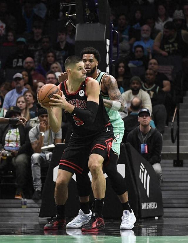 包含NBA常规赛赛程吃紧，夏洛特黄蜂清晨回应争议，态度坚定，训练强度明显提升的词条