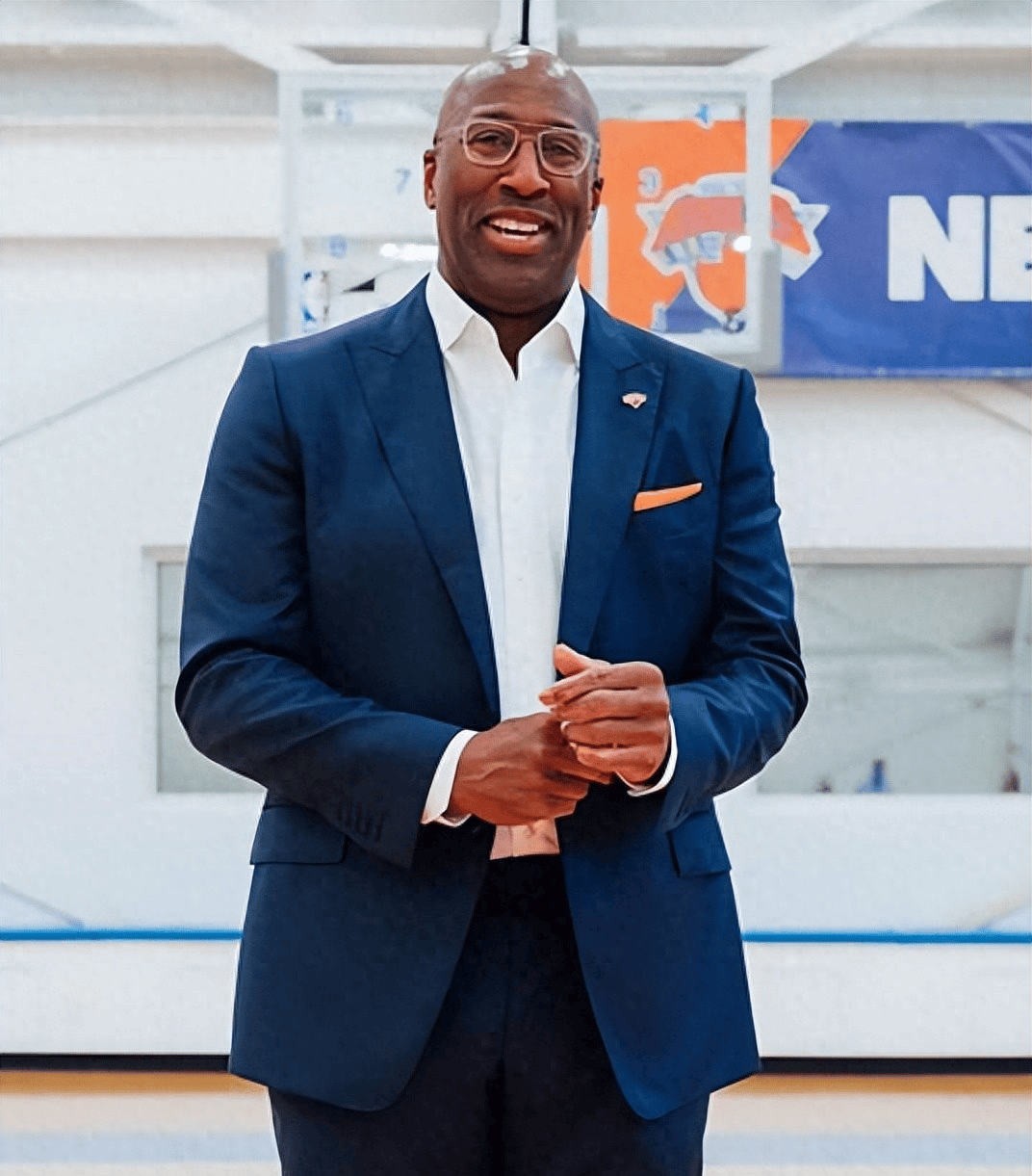 上海久事迎NBA季后赛关键赛，今夜主帅复盘，底气十足，临场指挥获称赞的简单介绍